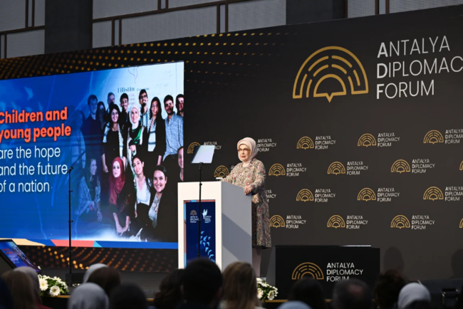 Mehriban Əliyeva Antalyada Fələstinlə bağlı paneldə iştirak edib - FOTO