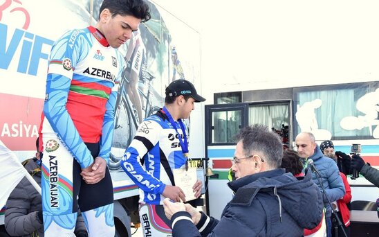 Mədət Quliyev Azərbaycan Kubokunun qaliblərini mükafatlandırıb