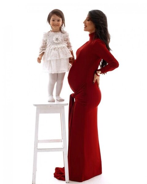 Azərbaycanlı futbolçu xanımı və qızı ilə fotosessiya etdirdi