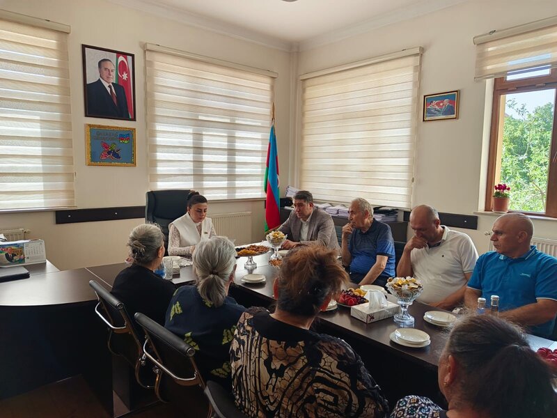 Deputat Pərvanə Vəliyeva Xətai rayonunda səyyar vətəndaş qəbulu keçirdi