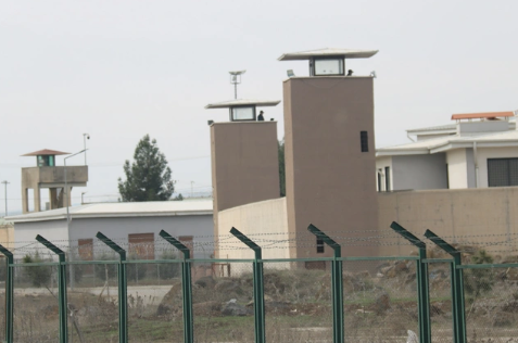 Həbsxanada kütləvi zəhərlənmə: 76 nəfər xəstəxanaya yerləşdirilib