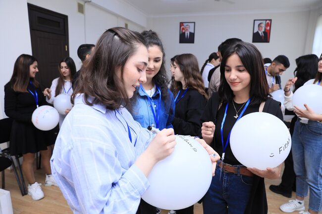 "Təhsilin inkişafı istiqamətində innovativ tədqiqat təşəbbüsləri" layihəsi çərçivəsində regionlarda keçirilən təlimlər başa çatıb