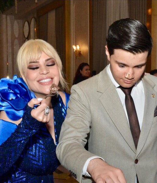 Mətanət İsgəndərli nəvələri ilə - Fotolar