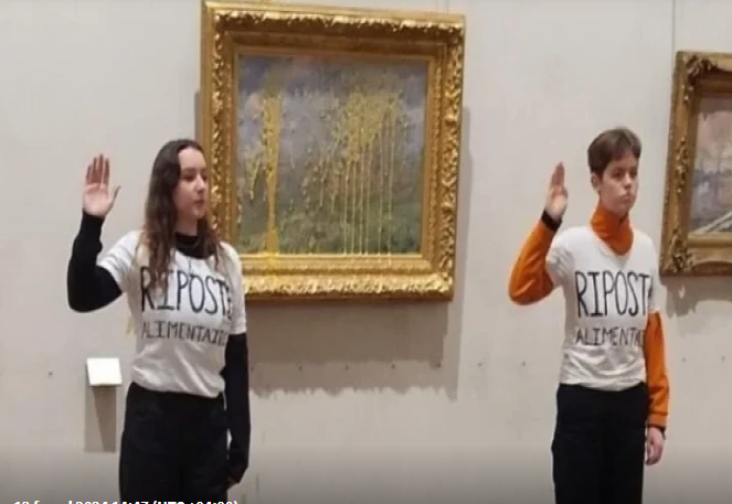 Monenin milyonluq rəsm əsərinin üzərinə yenə şorba tökdülər