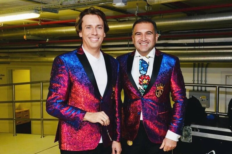 Hacı Nuran Maksim Qalkinlə görüşdü, pencəyini bağışladı - VİDEO