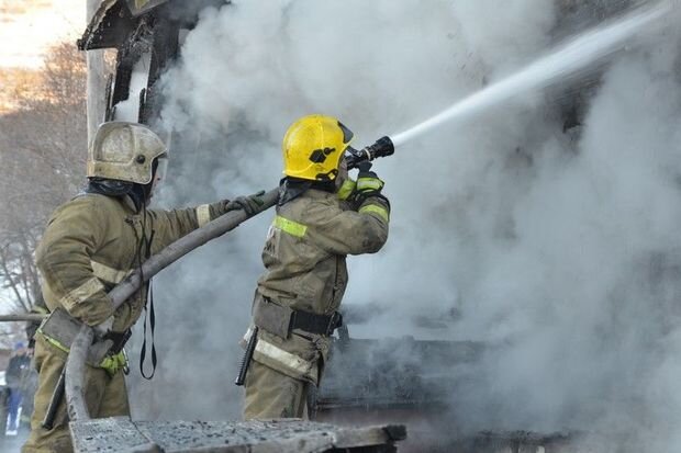 Bakıda çoxmərtəbəli yaşayış binasında yanğın olub - VİDEO