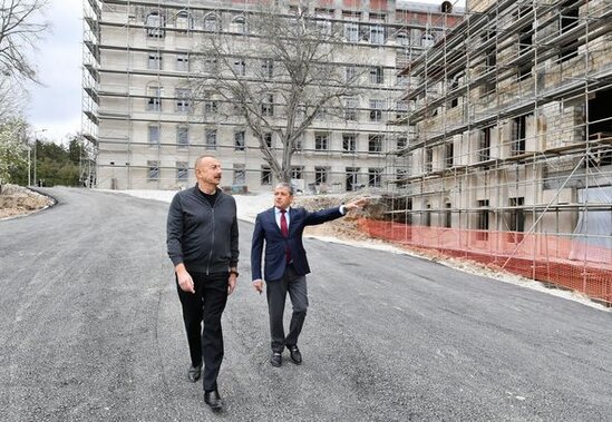 Prezident Şuşada inzibati binanın əsaslı təmiri ilə tanış oldu - FOTO