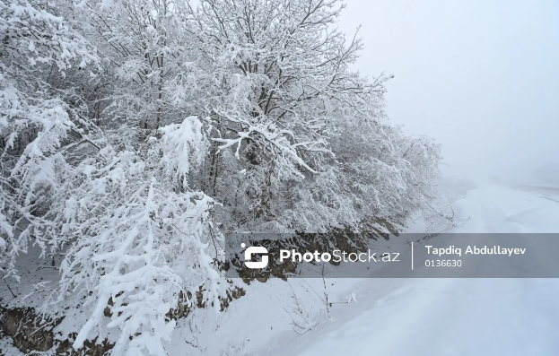 Bəzi yerlərdə intensiv və güclü yağıntılar olub, dağlara qar yağıb - FAKTİKİ HAVA