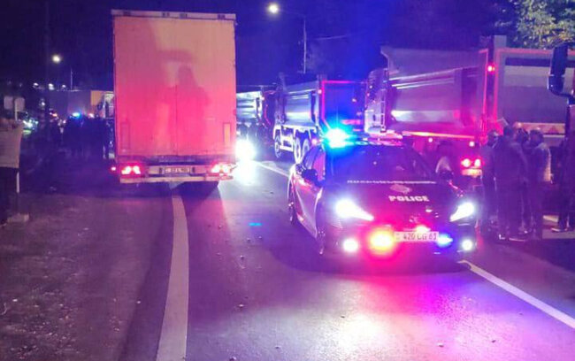 Ermənistanda etirazlar - Gürcüstanla sərhədi bağladılar