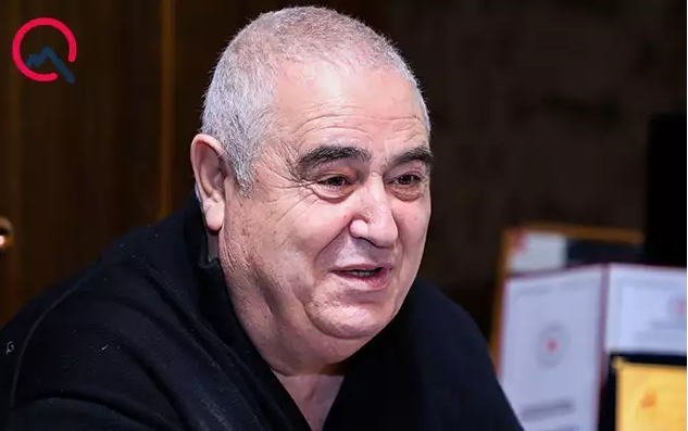 "Mən oturmuşam, pullar da gəlir"