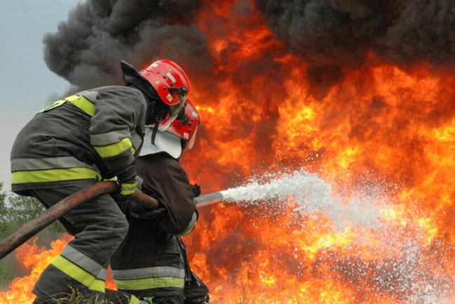 Biləsuvarda qoşqusunda pambıq olan traktorda yanğın baş verib
