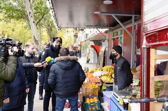 Paytaxtda qanunsuz küçə ticarəti ilə bağlı reydlər keçirilir - FOTO
