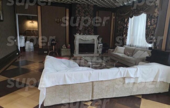 Qızı Alla Puqaçovanın bağışladığı evi satır