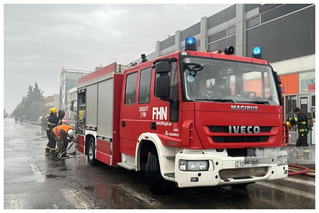 Sumqayıtda ticarət mərkəzində yanğın oldu - Fotolar - Yenilənib