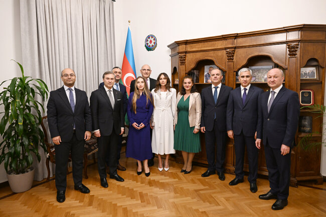 Mehriban Əliyeva səfirliyin inzibati ofisinin açılışında - Fotolar