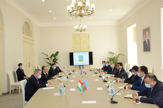 Tacikistanlı qonaqlar Bakı Şəhər İcra Hakimiyyətində qəbul edilib