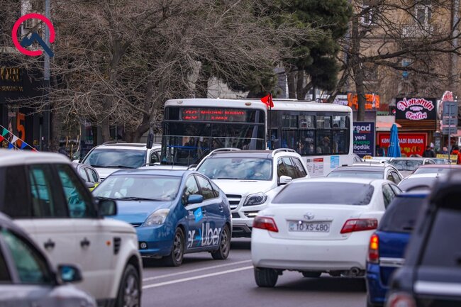 Bakıda avtobuslara Türkiyə bayraqları vuruldu - FOTOLAR