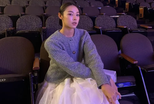 Yer planetinin ən gözəl qızı adi həyatda - Küçədə görən yan keçər - FOTO