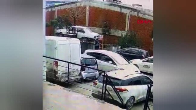 Avtomobili zibil qutusuna atdılar, görənlər MAT QALDI - FOTO