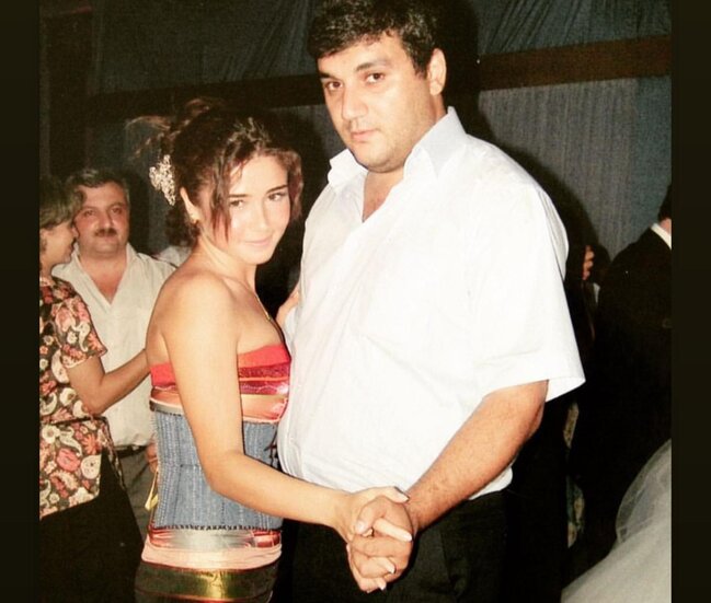 Elnarə həyat yoldaşı ilə illər əvvəl çəkilən fotolarını paylaşdı