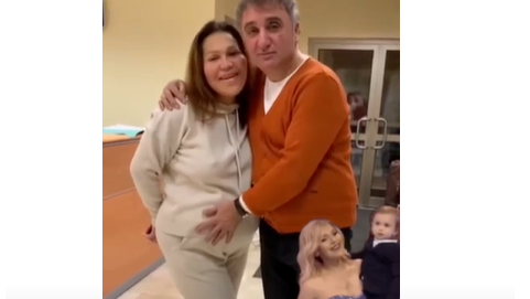 Əri ilə tanışlığından danışdı: "Əllərimi 5 minliklərlə doldurdu, arvadından boşanmaq istədiyini dedi"