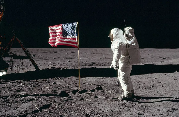 ABŞ Aydakı faydalı qazıntılara da sahib olmaq istəyir?