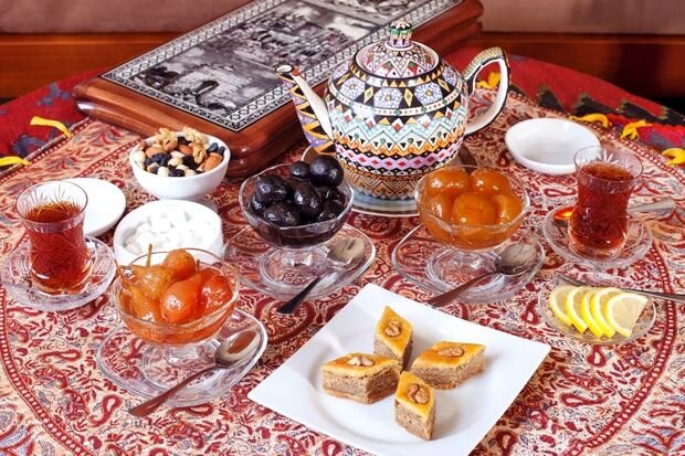 Kafe və restoranlarda çay dəsgahı niyə bahadır? - VİDEO