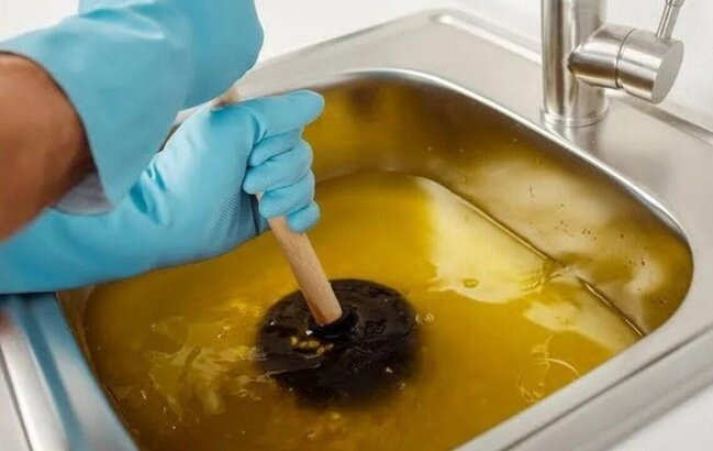 Sirkə və sodasız tıxanıqlığı açan üsul: Yarım stəkan bəs edir