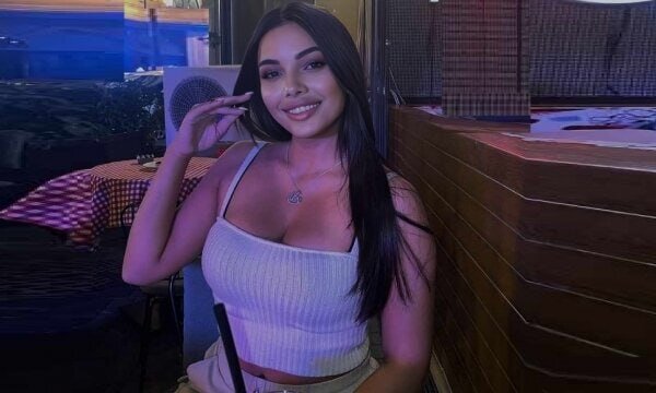 "Komedixana"nın evli rejissorla eşq yaşayan aktrisası kimdir? - FOTO