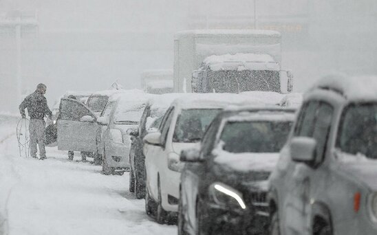 ABŞ-da qar səbəbindən hava və quru nəqliyyatı iflic olub