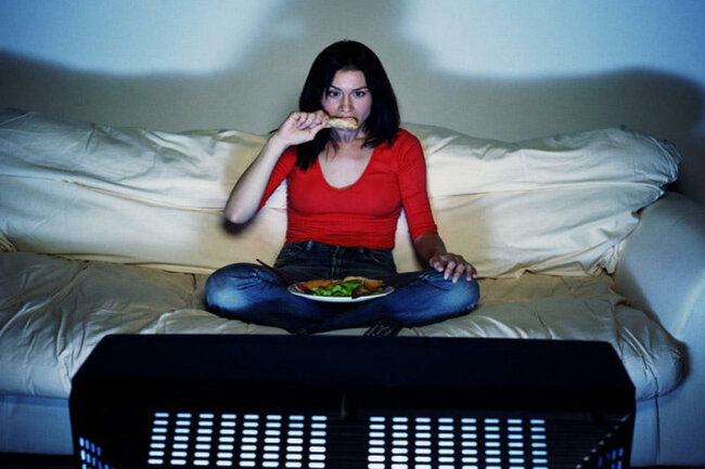 Uzun müddət televizora baxmaq nələrə səbəb olur?