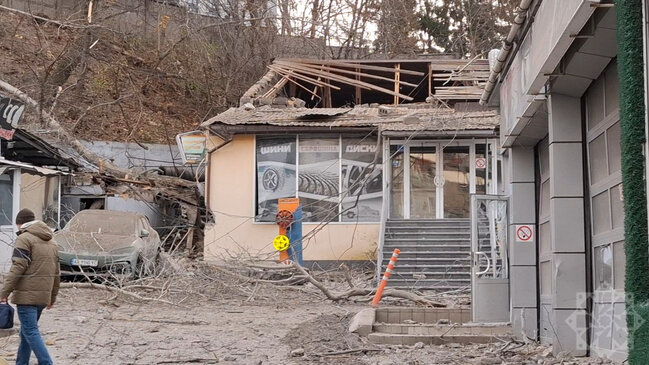 Kiyevə atılan "İskəndər"in qəlpələri səfirliyimizin binasına düşüb - Fotolar-Yenilənib