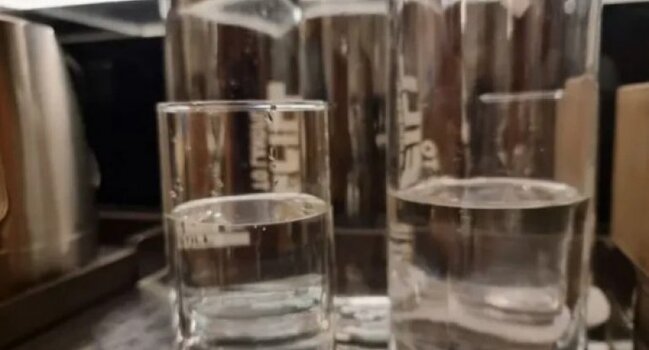 Bir dəfəyə 10 litr su içsəniz, nə baş verər? - Dəhşətli açıqlama
