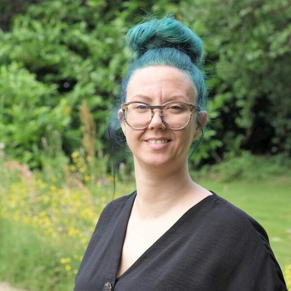 Azərbaycanlı səfiri rahat buraxmayan britaniyalı tibb bacılarının FOTOLARI