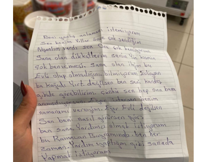 Gənc qadın 60 yaşlı iş yoldaşının ona yazdığı məktubu paylaşdı: "Əgər evli deyilsənsə..."