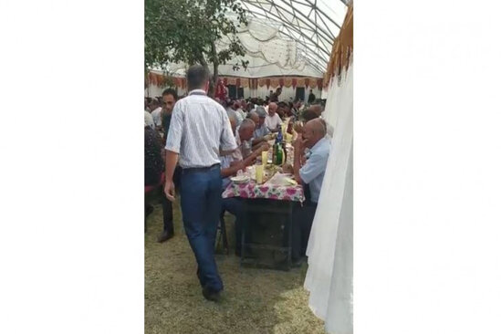 Həyətində toy etmək ev sahibinə baha başa gəldi