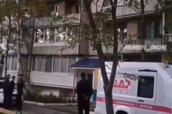 Sərxoş kişi sol əlini kəsərək BALKONDAN ATDI