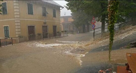 Dəhşətli yağış yağdı: Evlər dağılır, qaçmağa yer yoxdur-FOTO