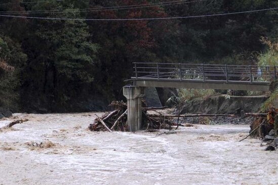 Dəhşətli yağış yağdı: Evlər dağılır, qaçmağa yer yoxdur-FOTO