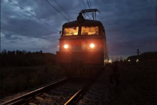 Ata və 10 yaşlı oğlu QATARIN ALTINDA QALDI