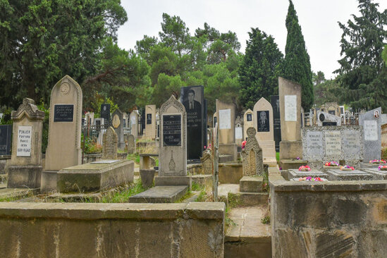 Qəbiristanlıq QARƏT olundu