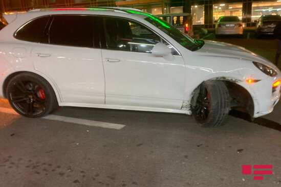 Bakıda "Porsche" qəza törətdi - FOTO