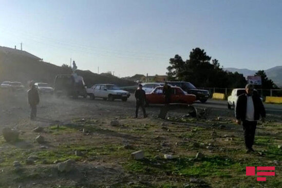 Şəmkirdə ağır qəza: Avtomobil çaya düşdü - FOTO