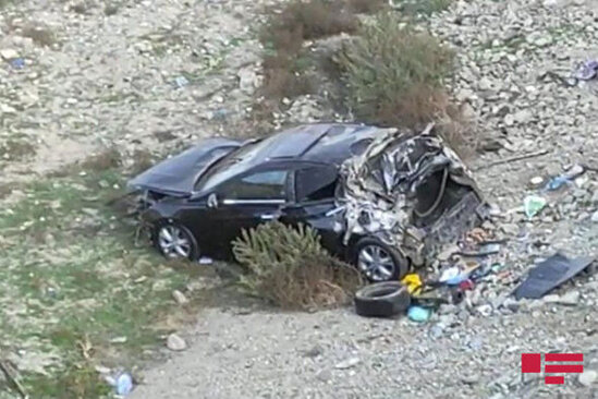 Şəmkirdə ağır qəza: Avtomobil çaya düşdü - FOTO