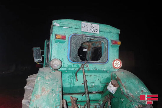 Gəncədə minik avtomobili hasara və traktora çırpılıb, sürücü ağır xəsarət alıb – FOTO