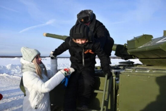 Məktəbli Putindən xahiş etdi, TANK SÜRDÜ