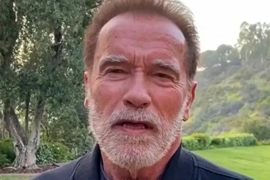 Şvarsneqqer 25 veterana EV BAĞIŞLADI