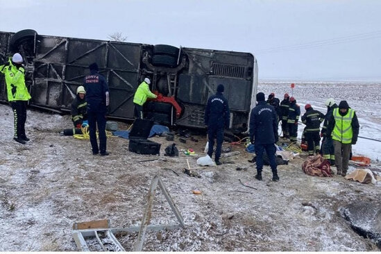 Turist avtobusu aşdı: 5 ölü, 26 yaralı - VİDEO