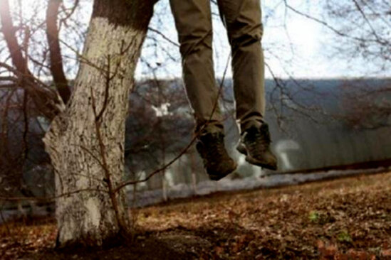 Rayon sakini özünü qəbiristanlıqda asdı