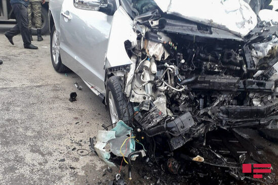 Sumqayıtda mikroavtobus minik avtomobili ilə toqquşub: Ondan artıq yaralı var - YENİLƏNİB + FOTO/VİDEO